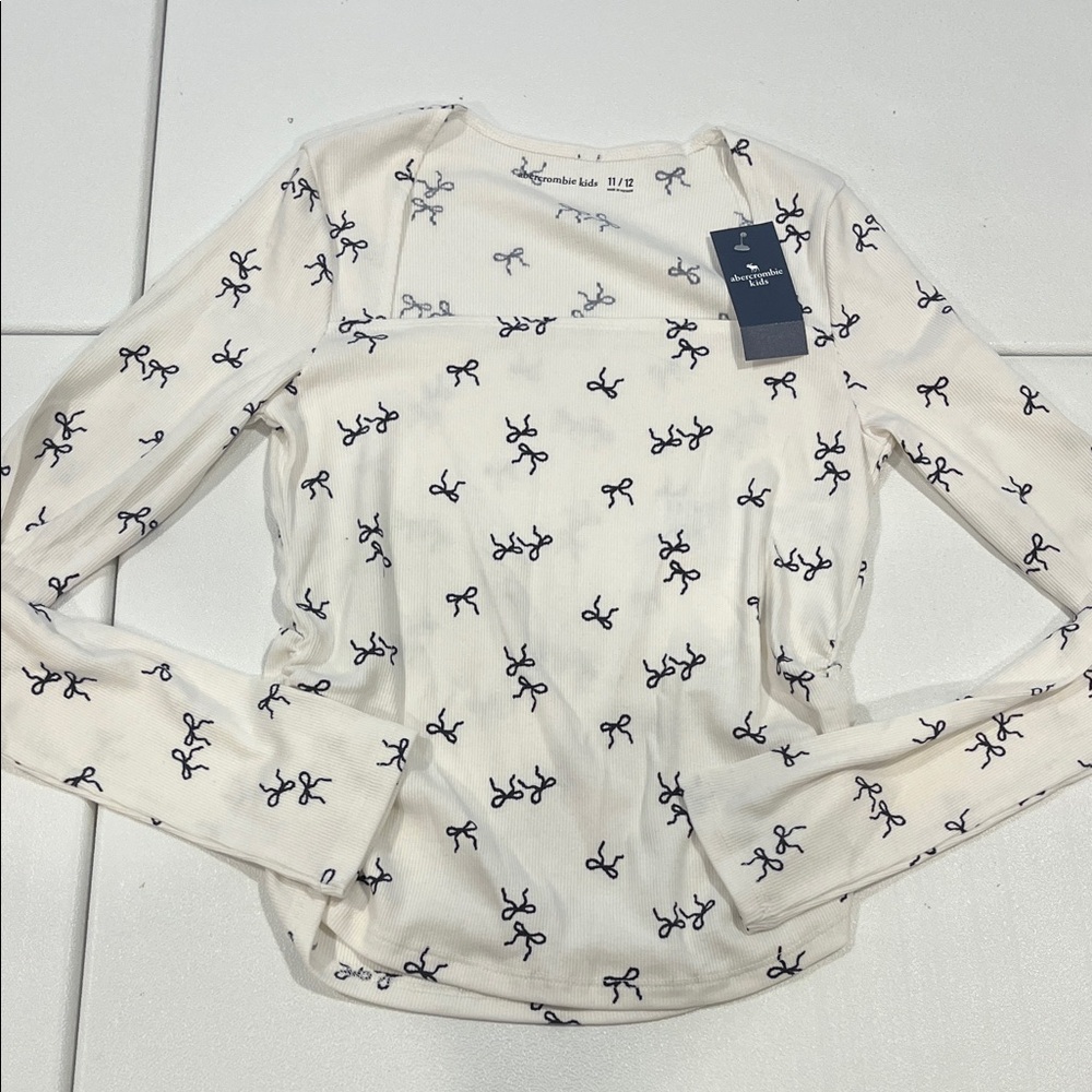 Abercrombie Kids Cream and Blue Bow Pattern Long Sleeve Tee